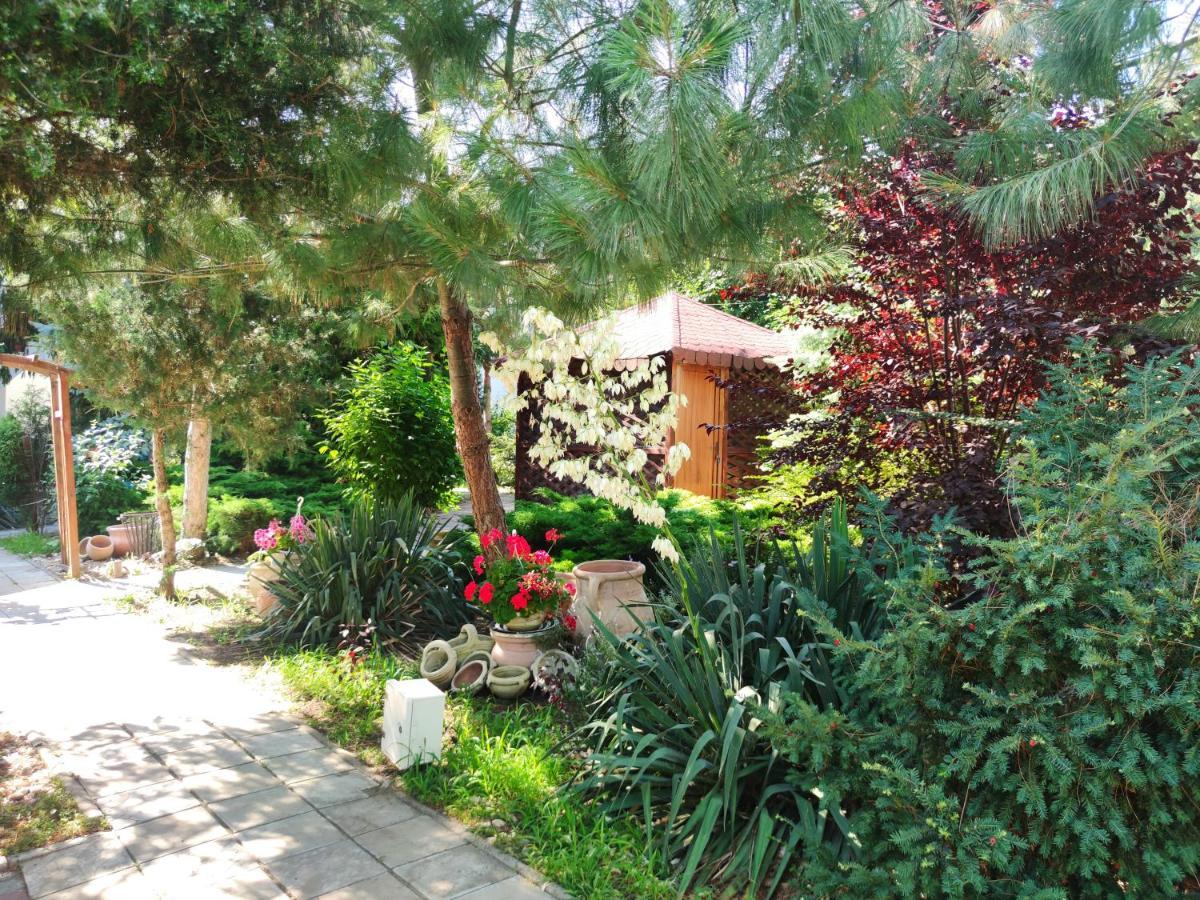 Suzana Garden Hotel Venus Bagian luar foto