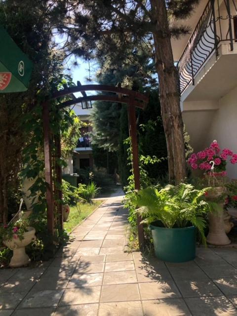 Suzana Garden Hotel Venus Bagian luar foto